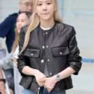 rose-blackpink-black-leather-jacket-2.jpg